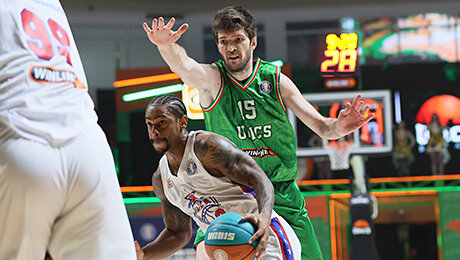 УНИКС опять победил ЦСКА в Казани. Армейцев удивил 32-летний российский центровой