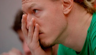 Эмоции Сафонова с Перу: от улыбок до боли. Уникальные кадры изнутри сборной