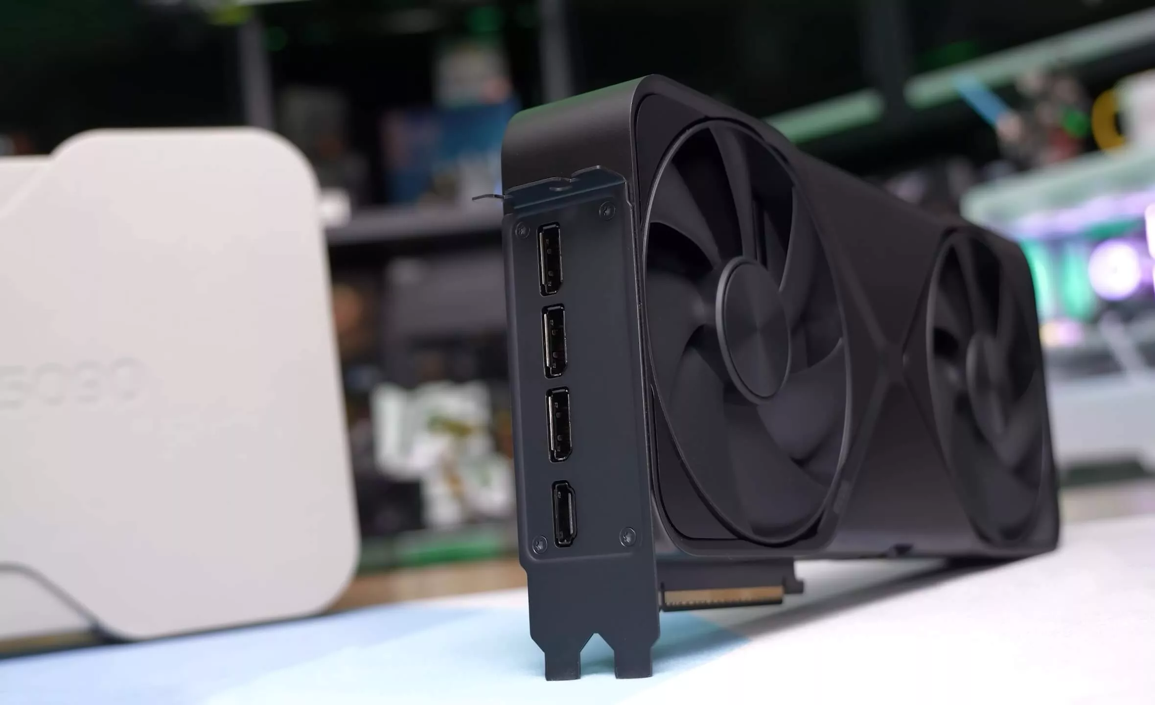 Так ли хороша GeForce RTX 5090? Флагманская видеокарта стоит дорого, но не впечатляет