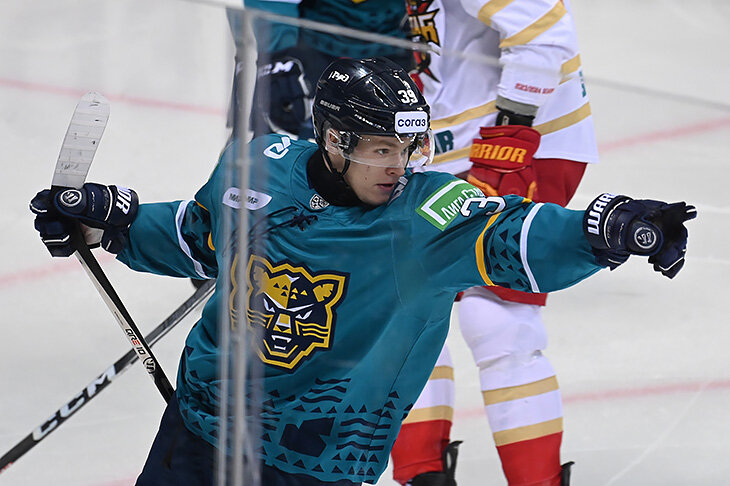 Мичков забил – и соперник набросился с кулаками. А как у него вообще дела?