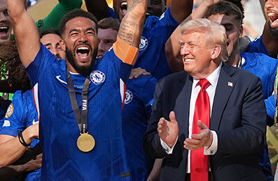 Трамп на финале КЧМ: жал руку Сафонову, примазался к чемпионскому «Челси»