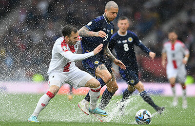 Потоп на матче Хвичи в отборе к Евро: прервали на 7-й минуте. Водные процедуры!