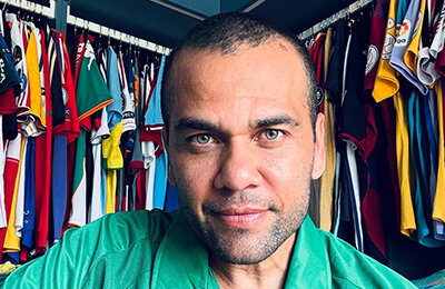 Новая жизнь Дани Алвеса: выступает с проповедями в церкви