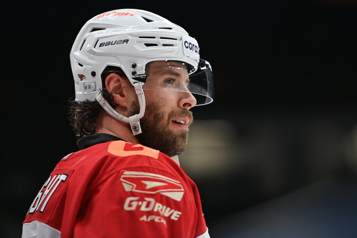 «Авангард» может лишиться еще одного важного игрока. Клуб опровергает, но инсайдеры пишут о разрыве контракта