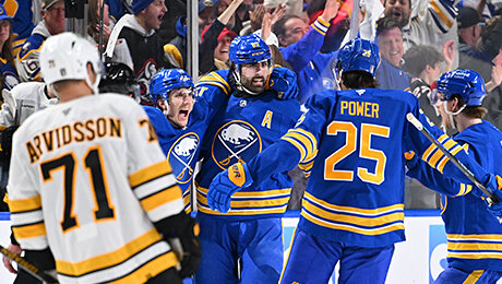 Чумовой камбэк «Баффало» в конце матча: с 0:2 до 4:3! Первая победа в плей-офф с апреля 2011-го