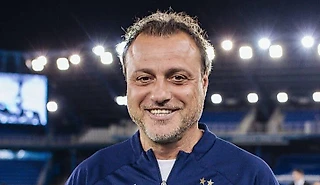 Гусева зазывали в «Спартак», но он блефовал и ушел к Гинеру в ЦСКА. Романцев прокатил с ЧМ-2002 – якобы из-за стиля