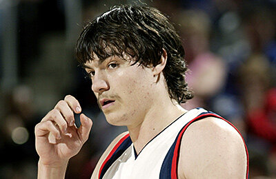 Его запомнили как одного из самых нелепых игроков НБА. Вот только Кобе ставил его в пример, а Джордан видел в нем звезду