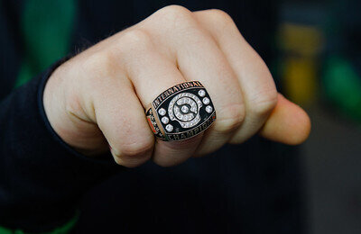Победитель TI выставил чемпионский перстень на продажу! Нет, не из бедности