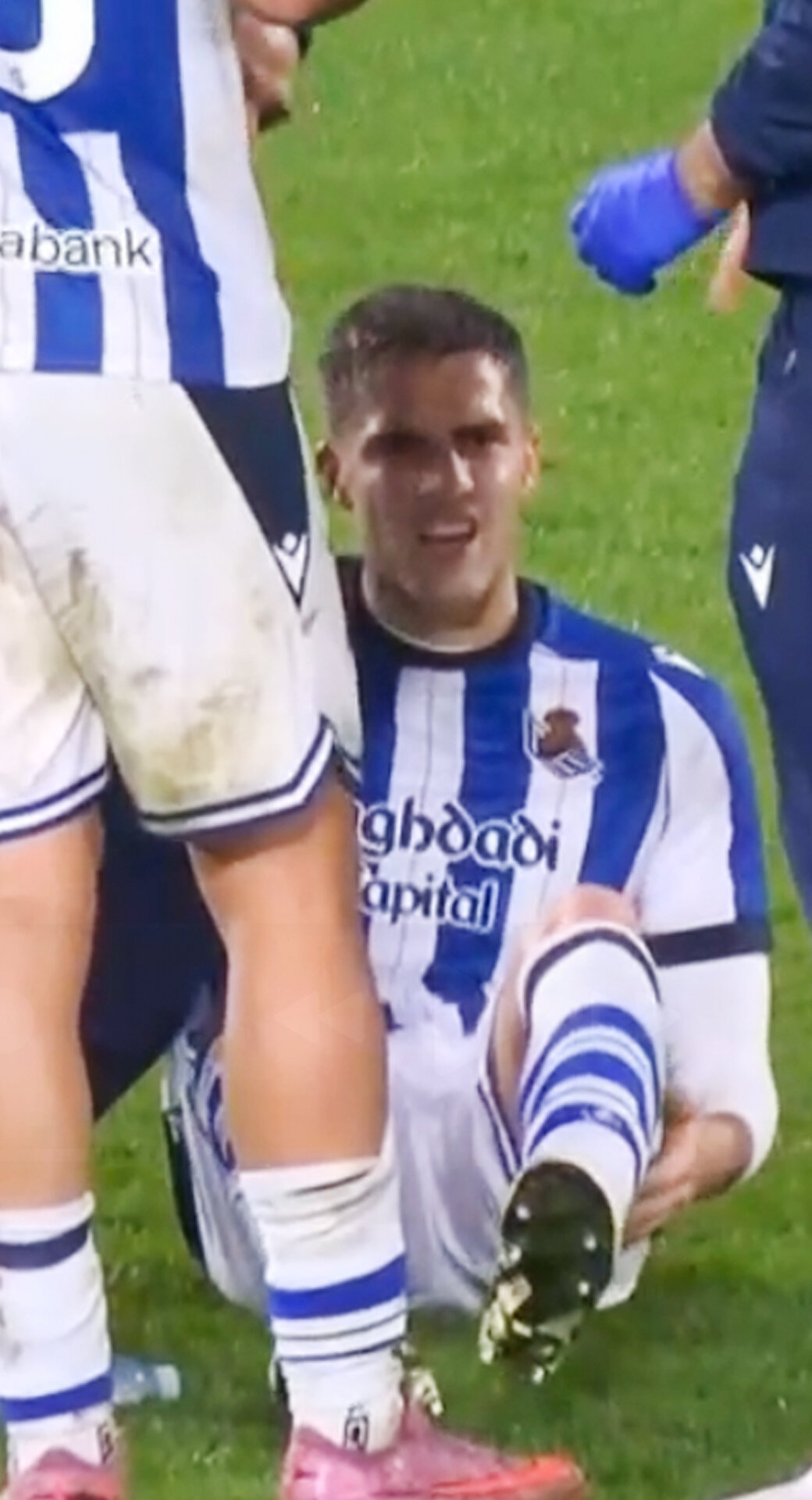 У Захаряна травма – ну не-е-ет! Дернул заднюю: обратная замена