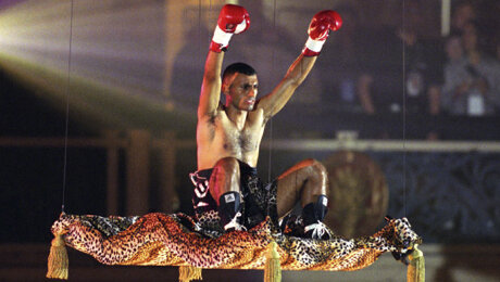 Нокаут за три удара – так защищал пояс Принц Хамед, который выходил на бои на ковре-самолете