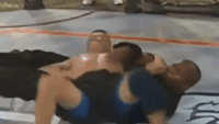 Страшное распятие из UFC: соперника так забили локтями, что сломали скулу