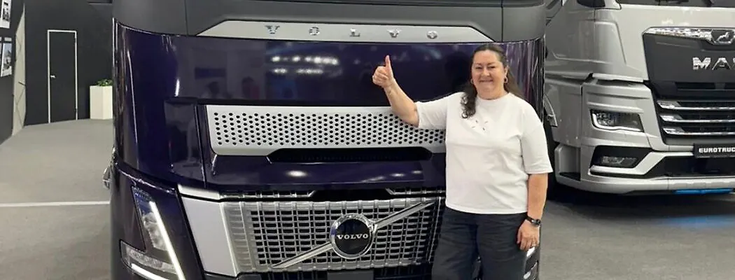 Вяльбе сфоткалась на фоне грузовика Volvo – Volvo в бешенстве, начали расследование