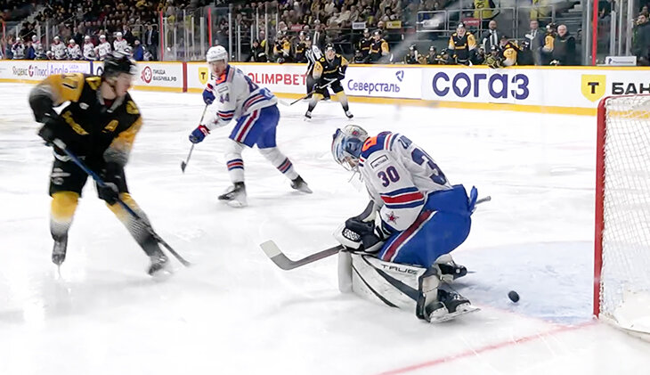Фотография поста в ленте Ошибка вратаря СКА – новая серия. Теперь шайба прошла сквозь него
