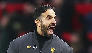 Два месяца назад над Аморимом смеялись и ждали отставки. Теперь он лучший тренер АПЛ