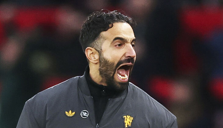 Два месяца назад над Аморимом смеялись и ждали отставки. Теперь он лучший тренер АПЛ