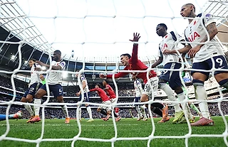 Спасение «МЮ» на 96-й: чуть не проиграли «Тоттенхэму» вдесятером. Больше месяца без поражений