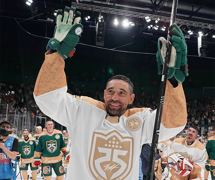 Гол Овечкина из-под ноги, мэр в первом звене и выведенный из обращения 25-й номер. Прощальный матч Зарипова в Казани