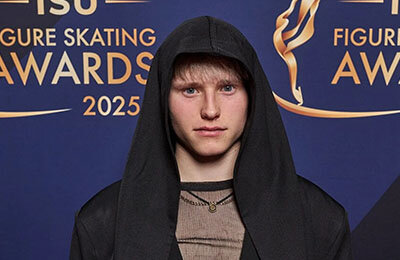 Как одевается лучший фигурист мира: юбки и плащи, кожа и золото