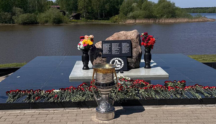 Фотография поста в ленте «Эту победу посвящаем чемпионам наших сердец». Кубок Гагарина – на месте гибели «Локомотива»-2011