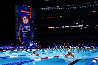 Бассейн на 70-тысячнике, бар в воде, Эйфелева башня – нет, это не Олимпиада, а отбор пловцов в США