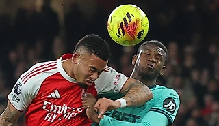 «Арсенал» еле выиграл у беспросветно худшей команды АПЛ – двумя автоголами. Победный – на 94-й