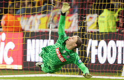 Сафонов взял лишь 6 пенальти в матчах за карьеру – а тут 4 подряд в серии!