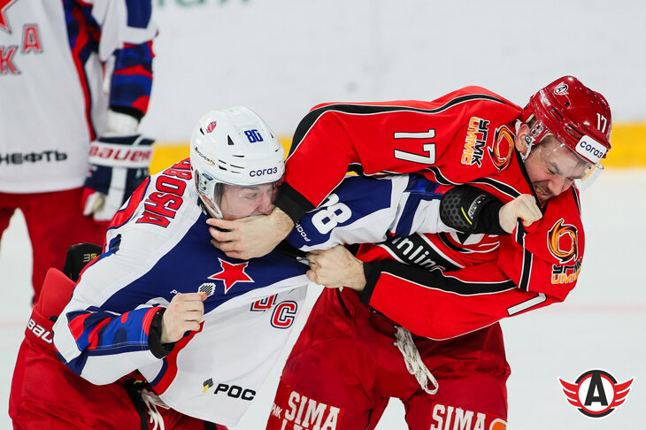 «Увидел, что Мэйсек настроен на драку, и понял, что не отступлю». Артем Барабоша – о ЦСКА, МХЛ и своем бое