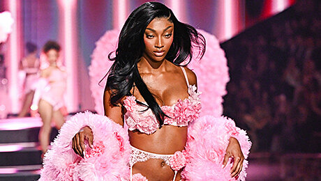 Первая спортсменка на подиуме Victoria’s Secret. Энджел Риз творит историю, но не в баскетболе