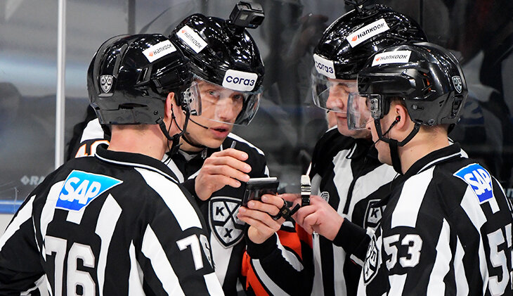 Фотография поста в ленте Почему в хоккее четыре судьи на площадке