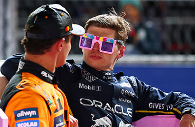 Подиум «Ф-1» в Вегасе – мультяшка: леголимузин и пляски Микки Мауса для победителей!