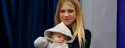 Трусова пришла на фигурку с сыном и села в КиК с мужем