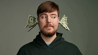 Кто такой MrBeast, с которым снимается Роналду? У ютубера так много денег, что он их раздает