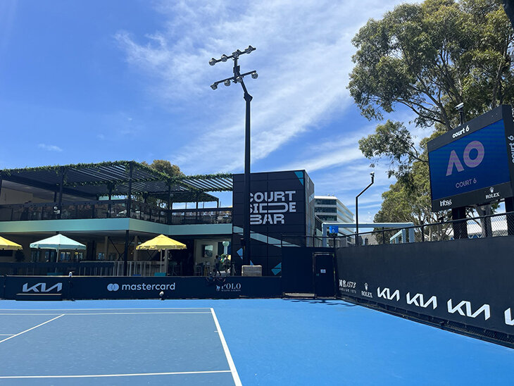 «Тусовочный корт» с баром на трибунах – новинка Australian Open. Там пьют с самого утра