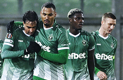 «Селтик» летит мимо титула, «Легия» рискует вылететь. Главные сенсации Европы