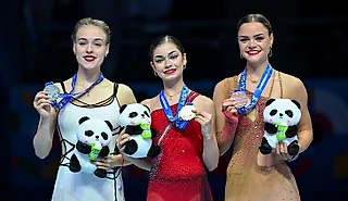 Фото дня: наша фигуристка первая на пьедестале – 3,5 года спустя. Петросян едет на Олимпиаду!