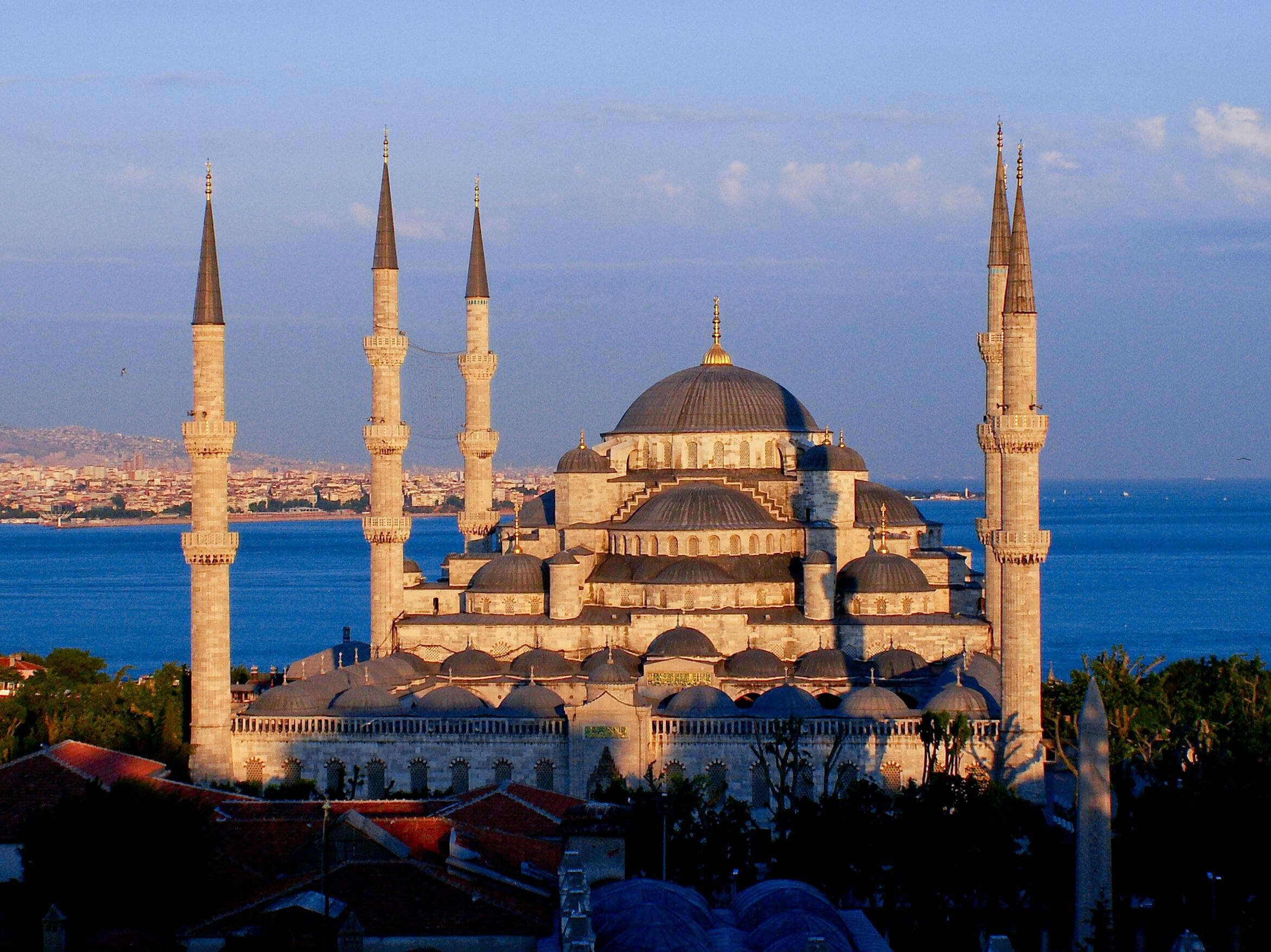 Как переехать из России в Турцию: плюсы и минусы, документы, дорого ли жить