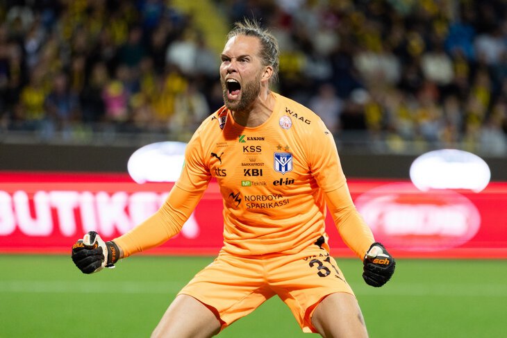 Первый герой ЛЧ – вратарь, который весной работал электриком. И поигрывал защитником в пятом дивизионе Норвегии 👏