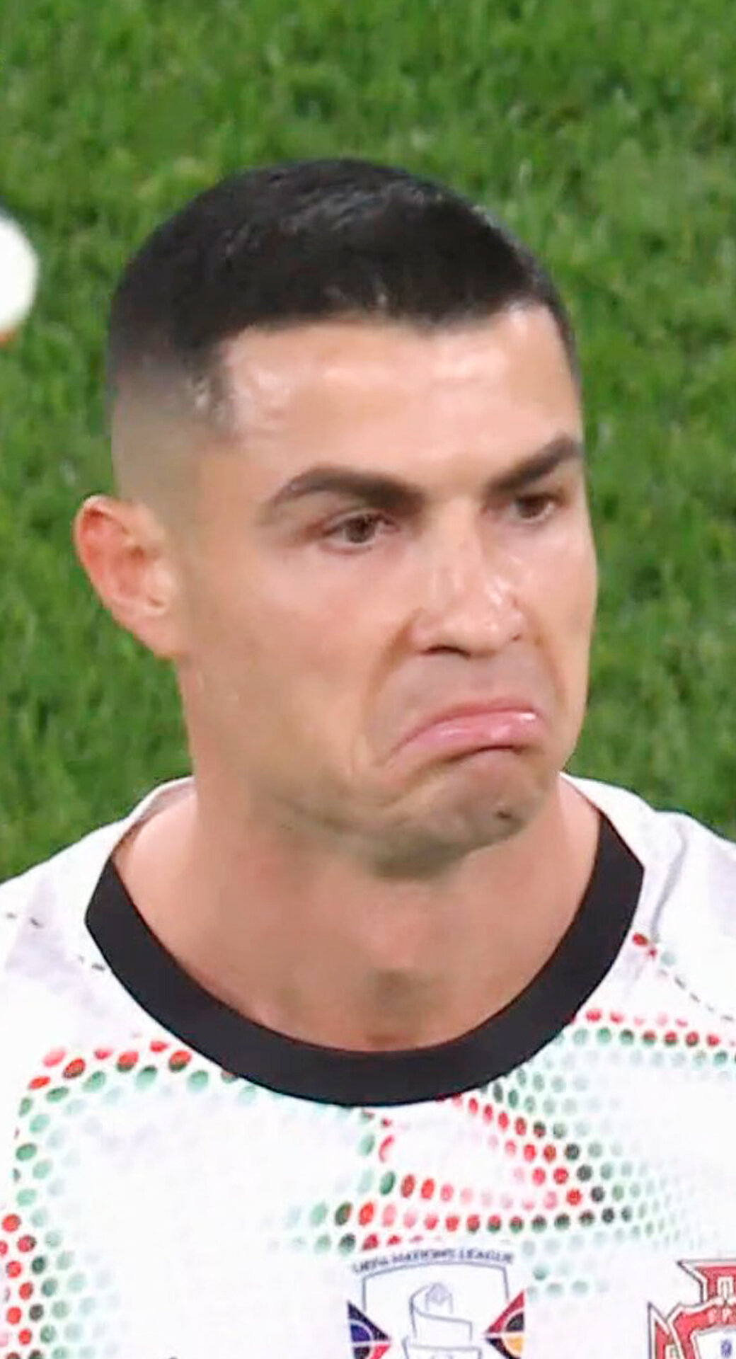 Прямая красная Роналду: ударил соперника локтем. Психанул