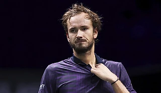 Медведев проигрывает, потому что слишком слабо крутит мяч