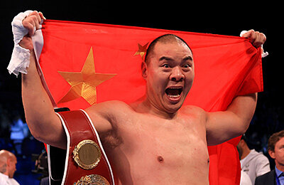 Очень фактурный 40-летний чемпион из Китая: стал боксером, потому что не влезал в каноэ, может подраться с Фьюри