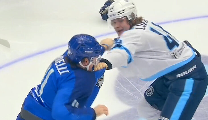 Фотография поста в ленте 👊 Драка на 1-й секунде! «Барыс» и «Сибирь» начали матч словно в олдскульной НХЛ