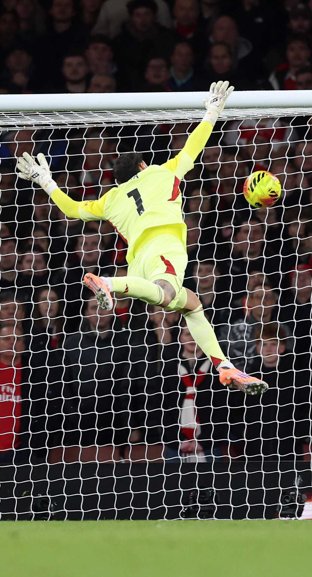 Пушка с центра поля – в дерби «Арсеналу»! Вот это Ришарлисон 😱