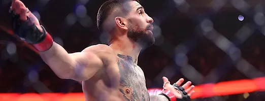 «Я положу тебе яйца на лоб!» Топурия эпично забрал еще один пояс UFC и чуть не устроил драку в октагоне