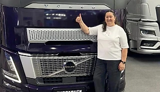 Вяльбе сфоткалась на фоне грузовика Volvo – Volvo в бешенстве, начали расследование