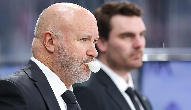 Фотография поста в ленте В «Тракторе» – культ жвачек: главный тренер и защитник используют их пачками