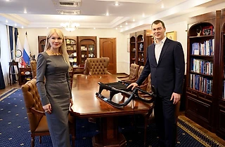 Что в кабинете Михаила Дегтярева: иконы, яйца Фаберже (одно пропало) и флаг МОК