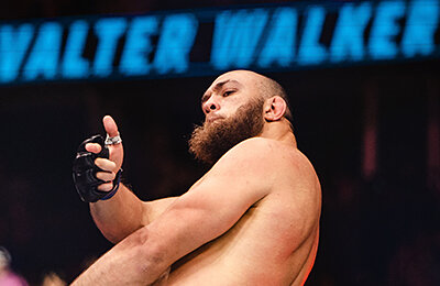 Бразилец в UFC вышел под «Матушку Землю»: чуть не оторвал сопернику ногу и дал интервью на русском