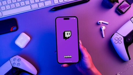 Twitch тоже должен ундециллион рублей? Платформа оспорит штраф за блокировку российского стримера