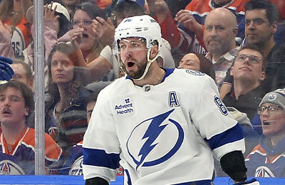 Кучеров стал лучшим бомбардиром НХЛ на глазах Макдэвида! Забил даже в меньшинстве