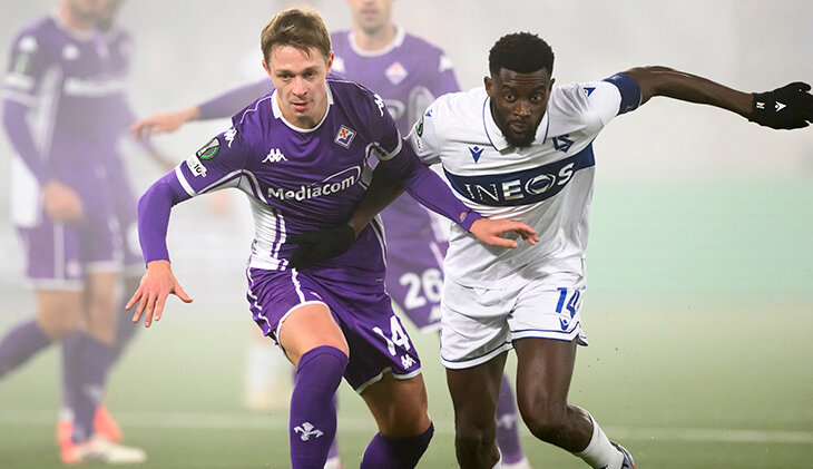 «Фиорентина» и «Пэлас» загремели в стыки, АЕК Николича спасся на 90+15! Главное о развяке в Лиге конференций